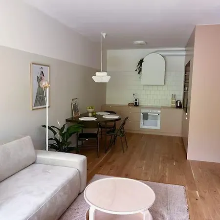 Zwirn, Free Parking, 24/7 Access Pozsony